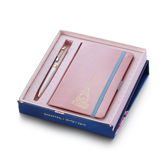 Set de Regalo Sheaffer con Emily in Paris: Bolígrafo Prelude Mini 9810 Rosa Pastel con Cristal Swarovski y Cuaderno Pequeño de Tapa Dura