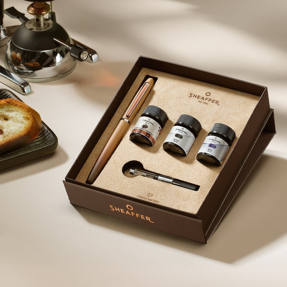 Set Sheaffer® VFM Pluma Fuente Café Mate, Edición Coffee con set de 3 tintas de 10 ml