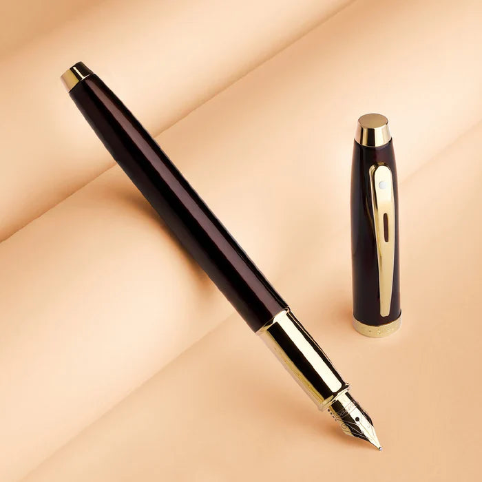 Sheaffer 100 9370 Pluma Fuente en Café Brillante con Acabados PVD en Tono Dorado