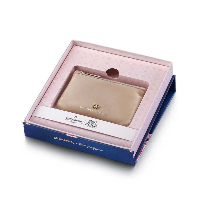Sheaffer Emily in Paris Monedero Llavero con Cierre en Cuero Plena Flor y Emblema en Forma de Moño – Taupe