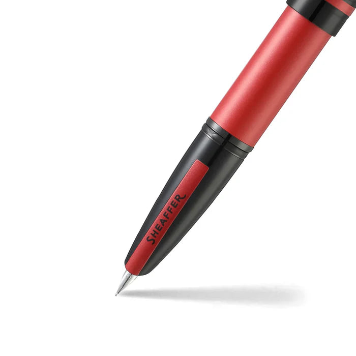 Sheaffer Icon E9111 Pluma Fuente en Rojo Metálico con Acabados PVD en Negro