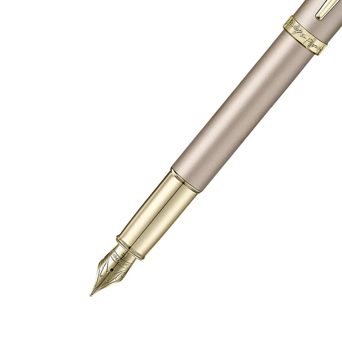 Sheaffer 100 Emily in Paris 9377 Pluma Fuente en Oro Champaña con Acabados en Oro Champaña y Clip con Emblema en Forma de Moño