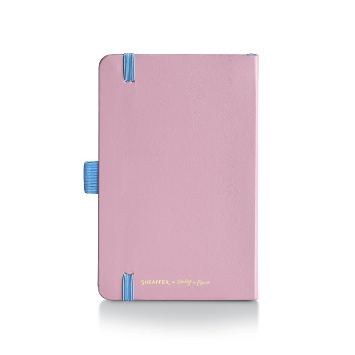 Set de Regalo Sheaffer con Emily in Paris: Bolígrafo Prelude Mini 9810 Rosa Pastel con Cristal Swarovski y Cuaderno Pequeño de Tapa Dura
