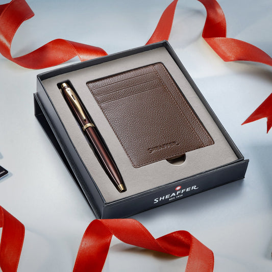Set Sheaffer® 100 9370 Bolígrafo Café Brillante con Porta Tarjetas de Crédito