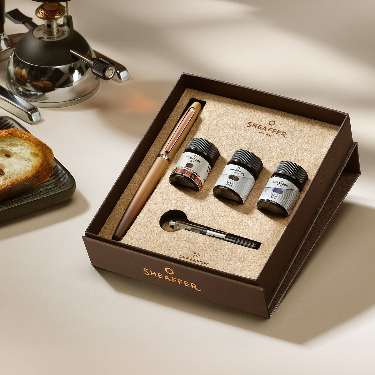 Set Sheaffer® VFM 9428 Pluma Fuente Café Mate, Edición Coffee con Set de 3 Tintas de 10 ml