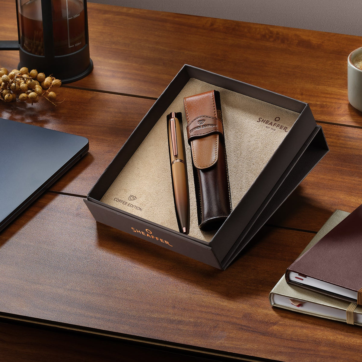 Set Sheaffer® VFM 9428 Bolígrafo Café Mate, Edición Coffee con Estuche de Piel Coffee